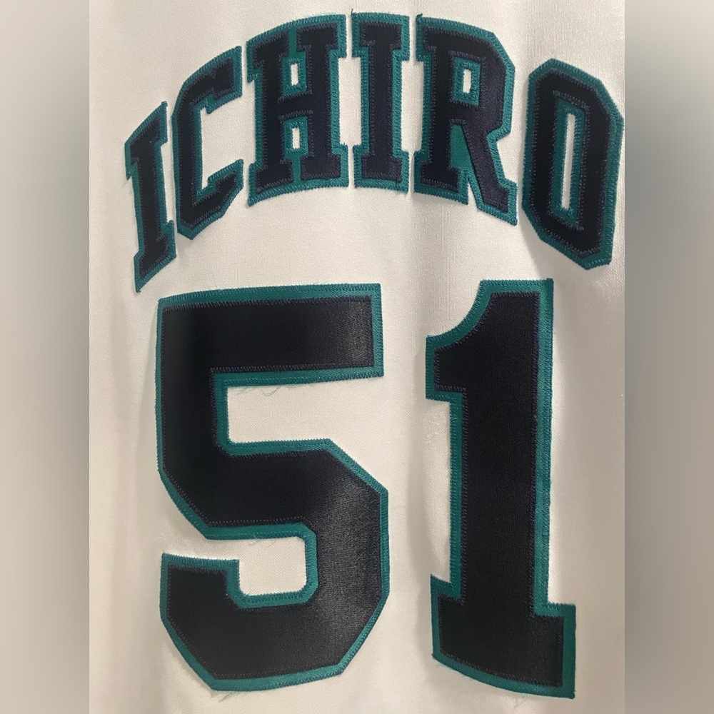 Authentic Ichiro Suzuki Mariners Jersey Size Large (USED, LIKE NEW) - Picture 4 of 9